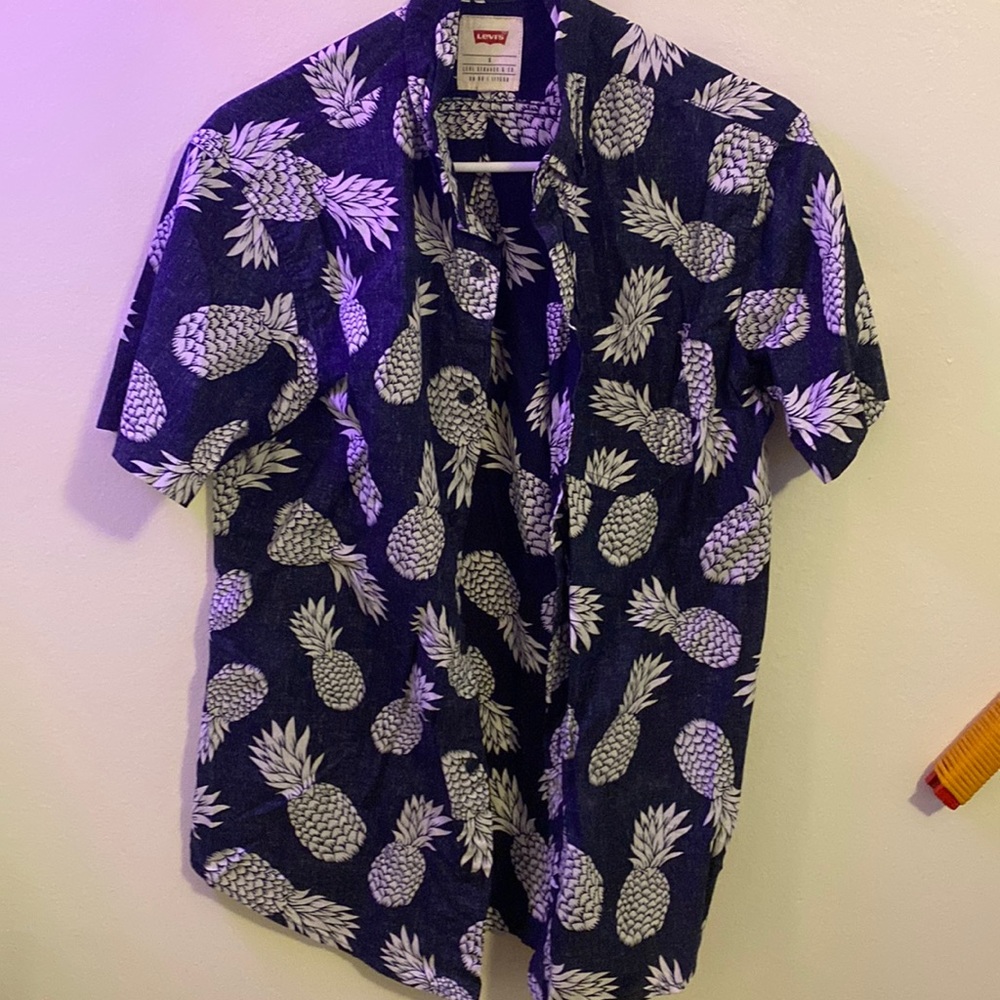 Levi’s - Men’s small Pineapple Blue and white button up short sleeve shirt